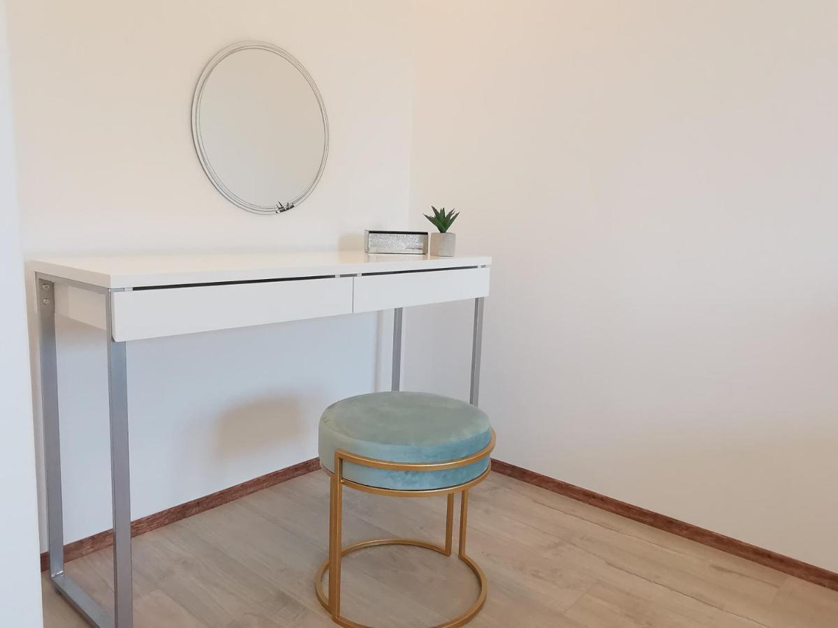 Apartment Pineta With Terrace & Park Wood View Pula Exteriör bild