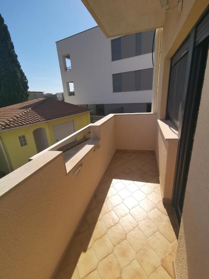 Apartment Pineta With Terrace & Park Wood View Pula Exteriör bild